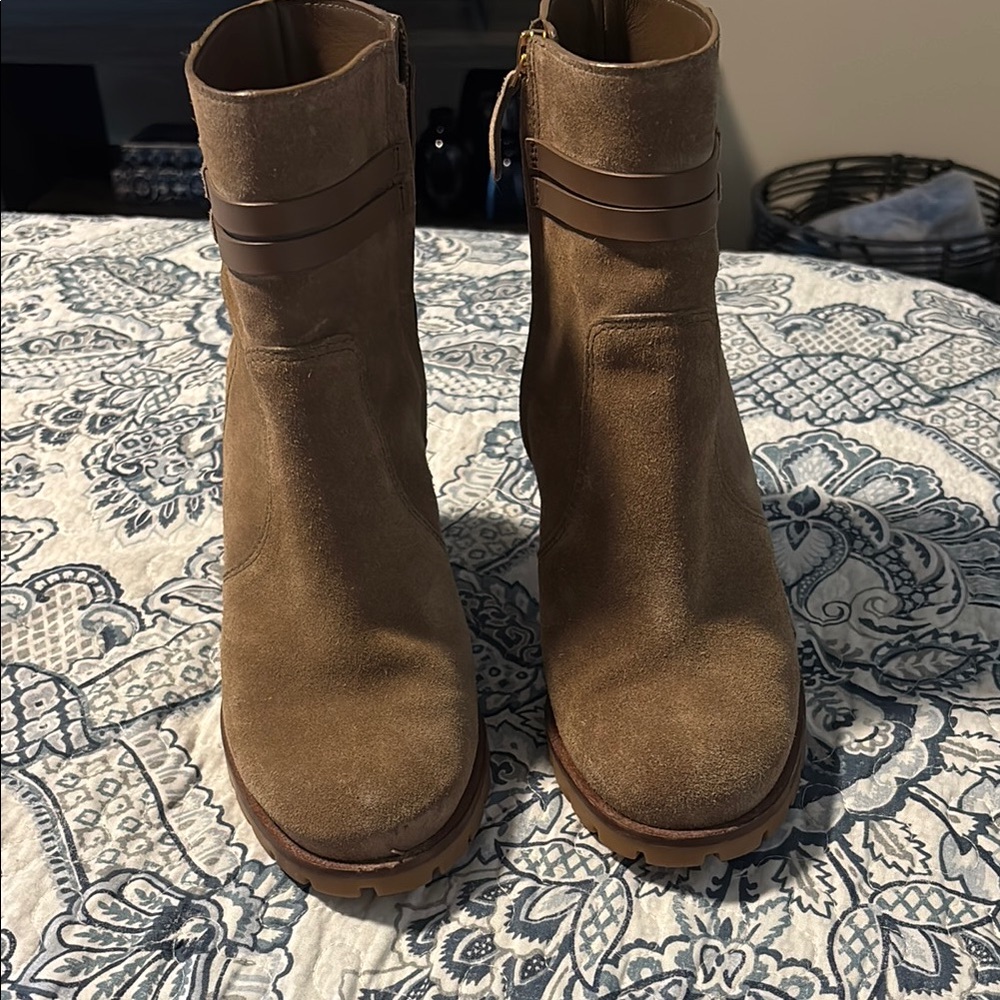 Tan Ankle Boots with Chunky Sole and Low Heel